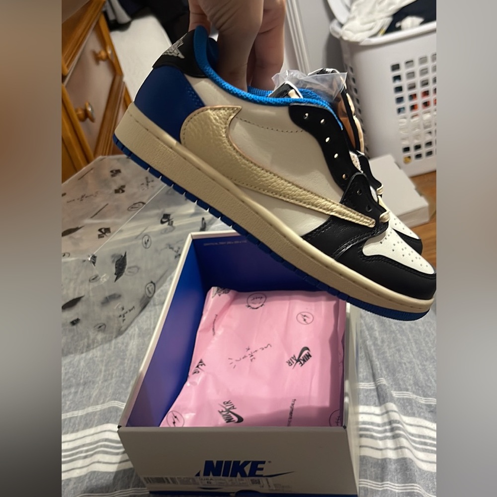Travis Scott Jordan 1 Low Fragment